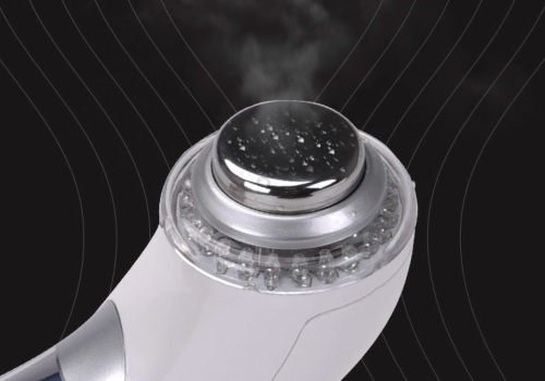 Close-up of the circular treatment head and surrounding LEDs on a white handheld skincare device